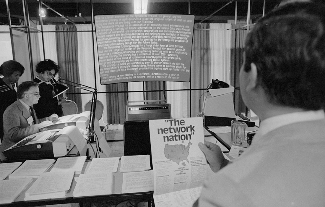 Visitants a una exposició de la Conferència sobre Biblioteconomia i Serveis d’informació de la Casa Blanca. Washington D.C., 1979