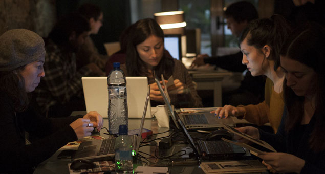 Digitalització col·laborativa durant un Tagging day a "La Dispersa", Barcelona 2013.