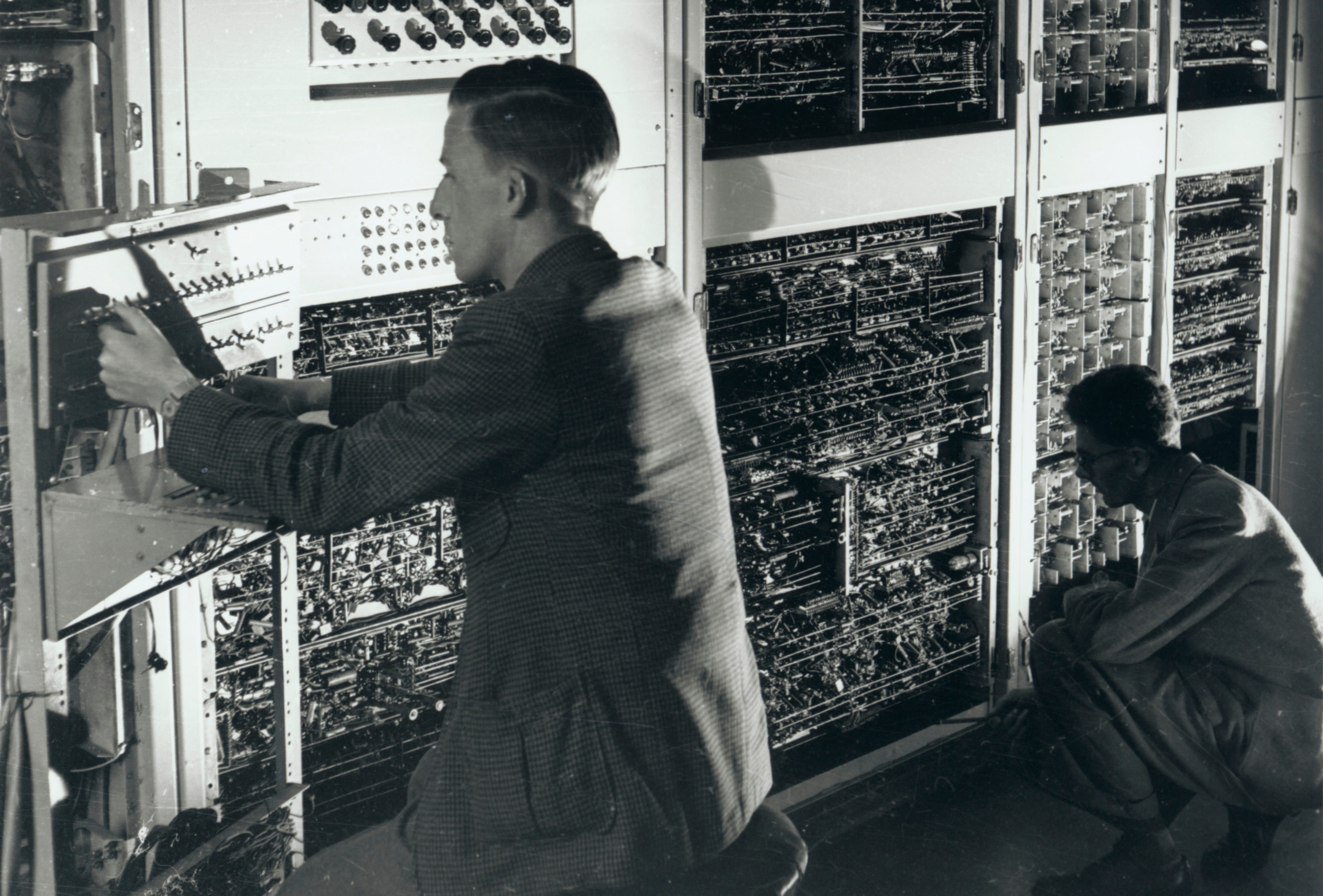 La computadora CSIR Mk 1 va dur a terme el primer programa de test el 1949 | Archives, CSIRO