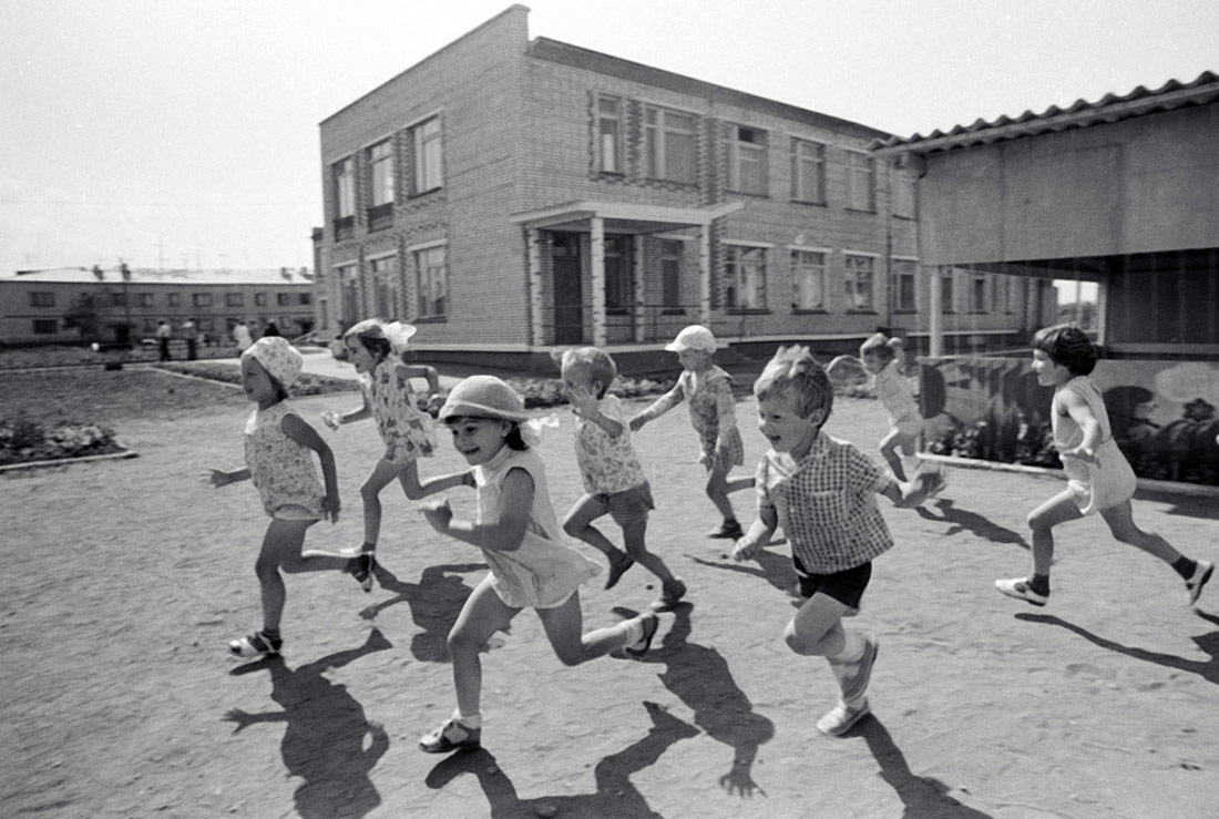 Children playing joyfully in the yard of a kindergarten of the Bolshevik collective farm in the Ussuriysk Region | RIA Novosti Archive