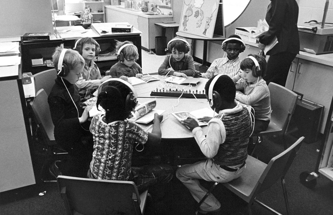 Classe de la Boston Public School durant la visita de l'alcalde Kevin White, 1973 | Boston City Archives
