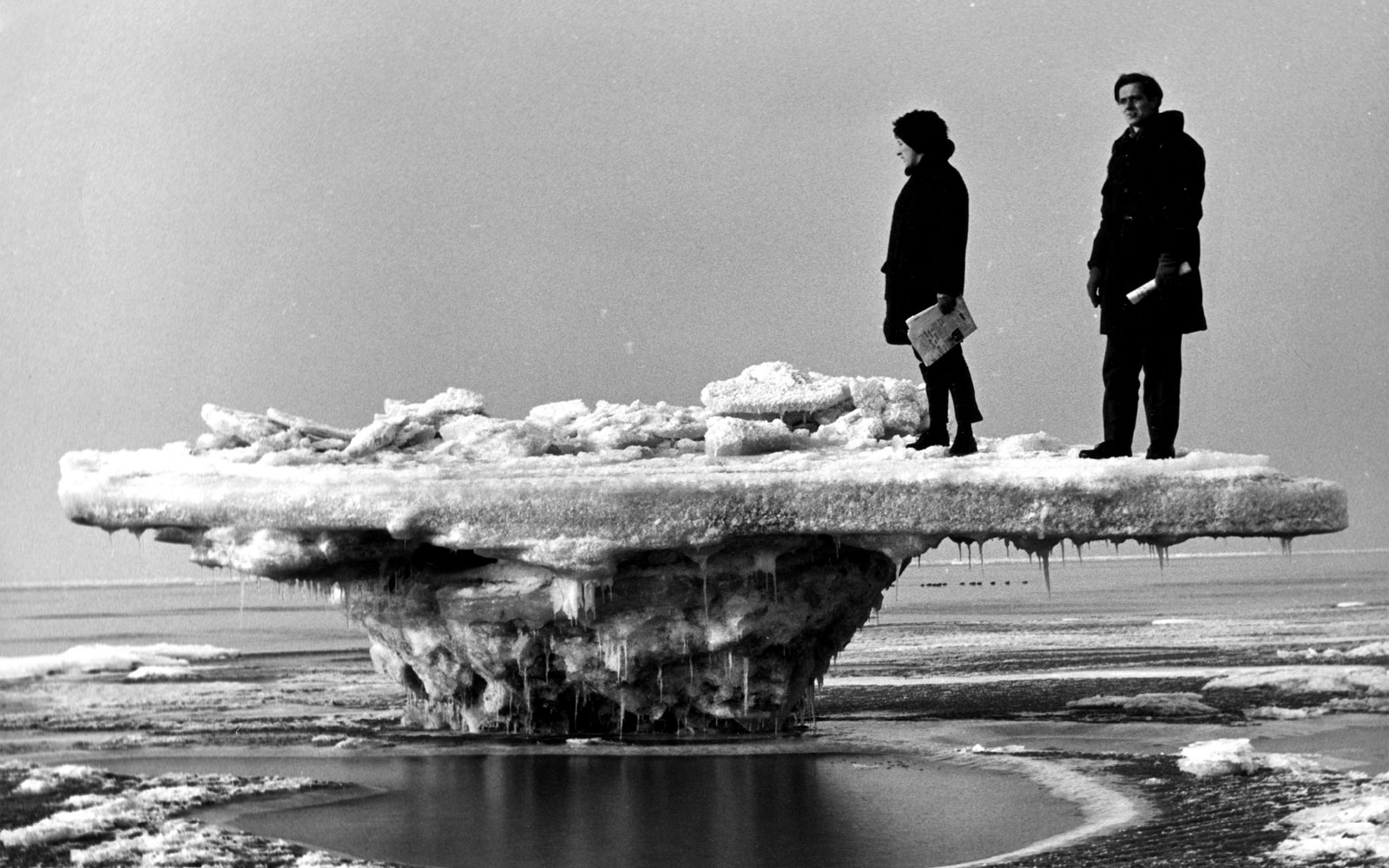 Taula de gel a la platja de Rockanje, Països Baixos, 1963.