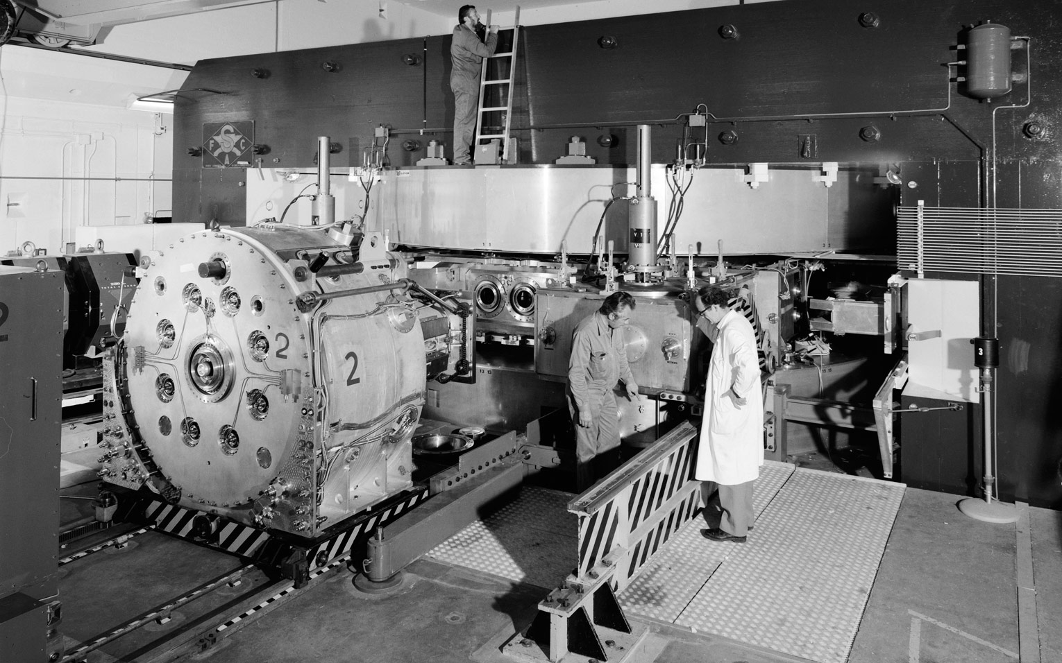 Reconstrucció del Sincrociclotró al CERN. Ginebra, 1975 | © 1975-2017 CERN
