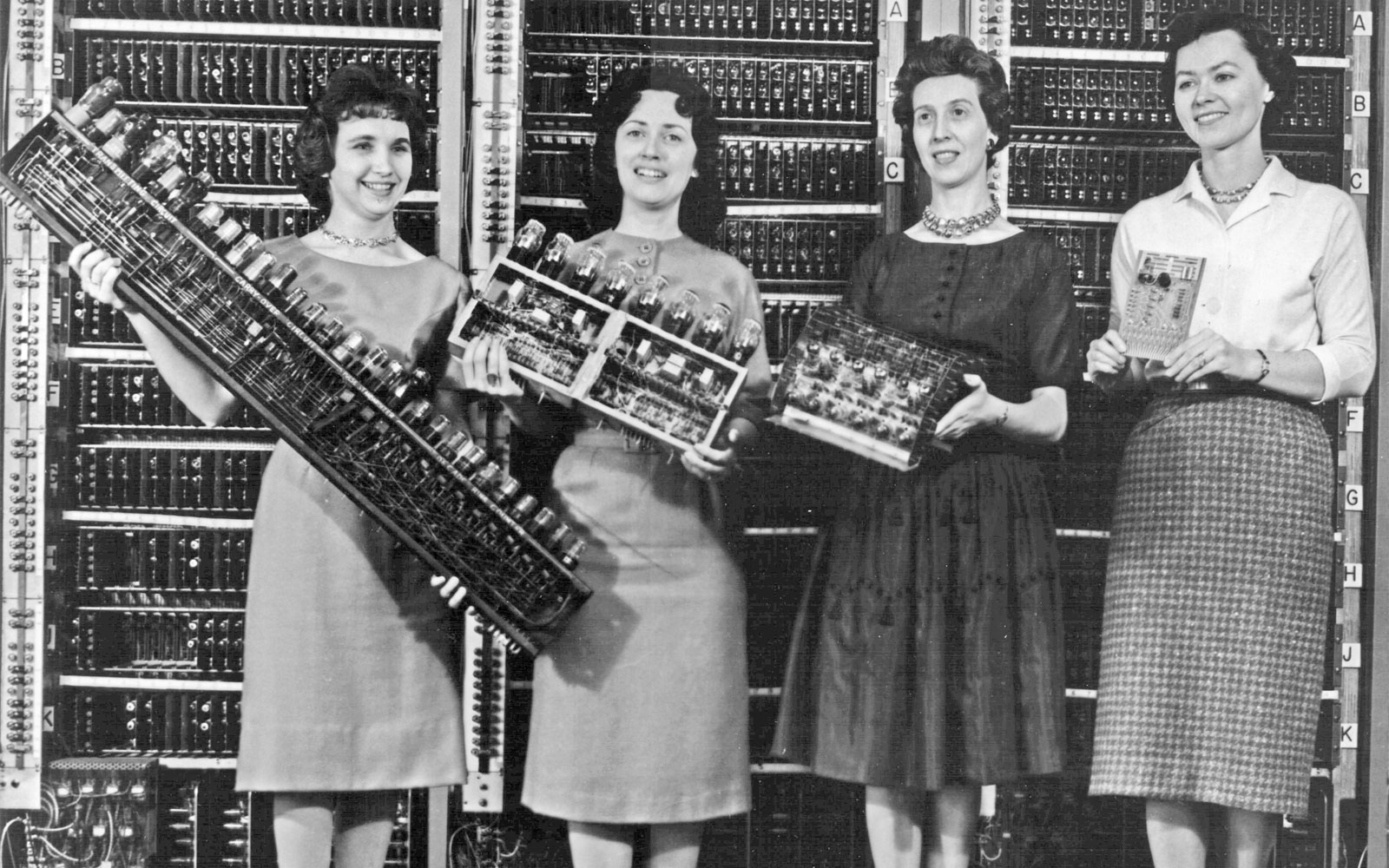 Partes de los primeros cuatro ordenadores, 1962