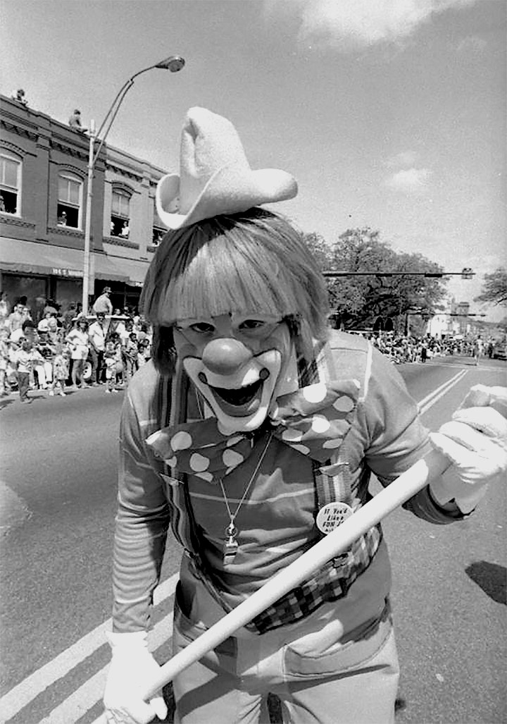 Payaso en el desfile de primavera de Tallahassee. Florida, 1985