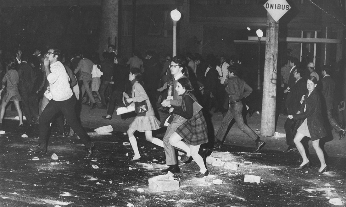 Manifestación estudiantil contra la dictadura militar. Brasil, 1968