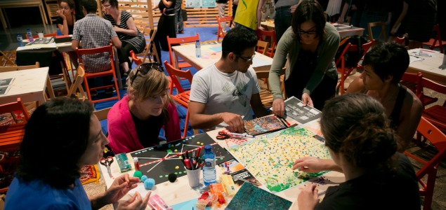 Participants durant el taller «Públics en Acció»
