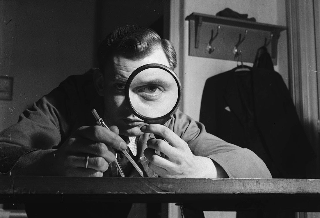 Man with a magnifying glass. The Hague, 1946