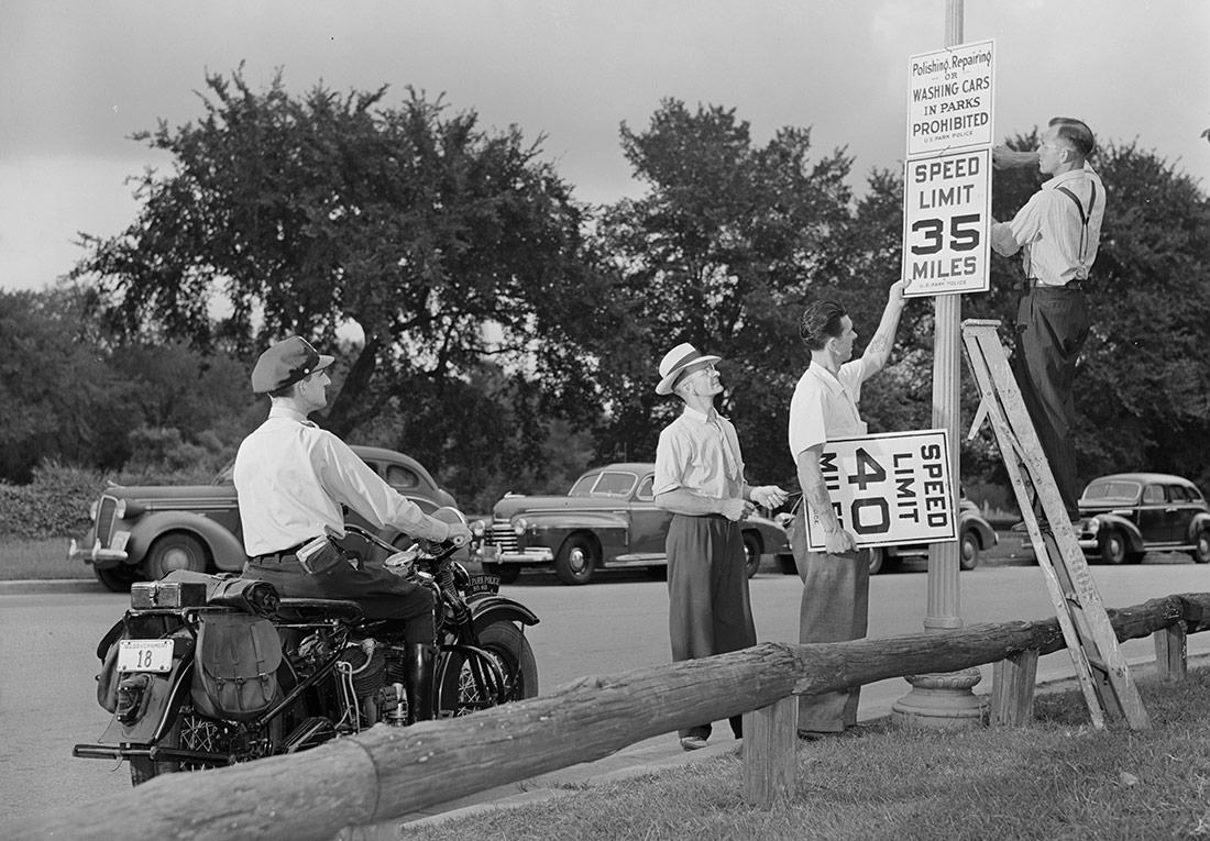 Men changing the speed limit signs. Washington, D.C., 1942
