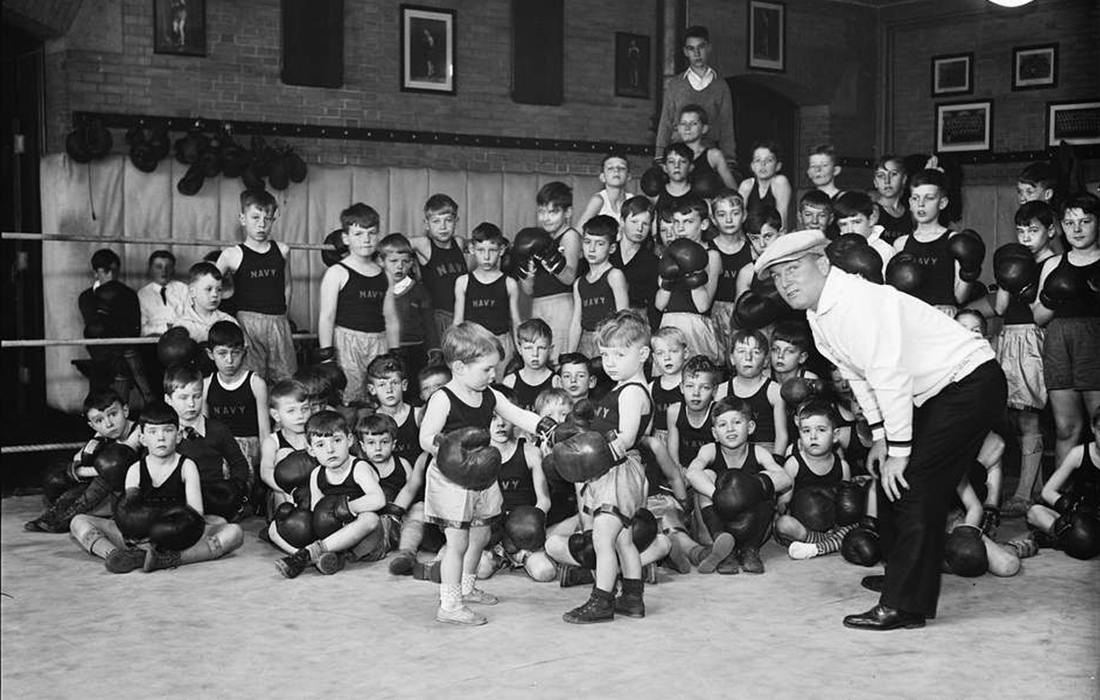 Niños de Navy boxeando | Harris & Edwing, Library of the Congress