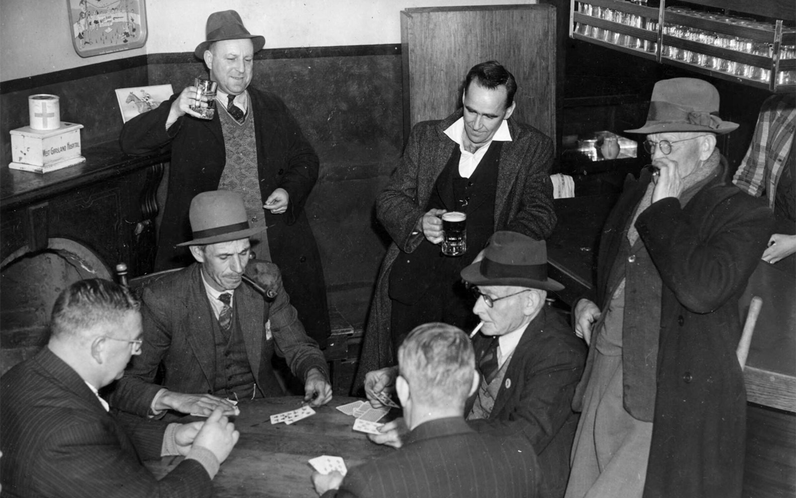 Homes jugant a cartes. Victoria, Austràlia, 1944 | Jim Fitzpatrick. National Library of Australia | Sense restriccions conegudes de drets d’autor