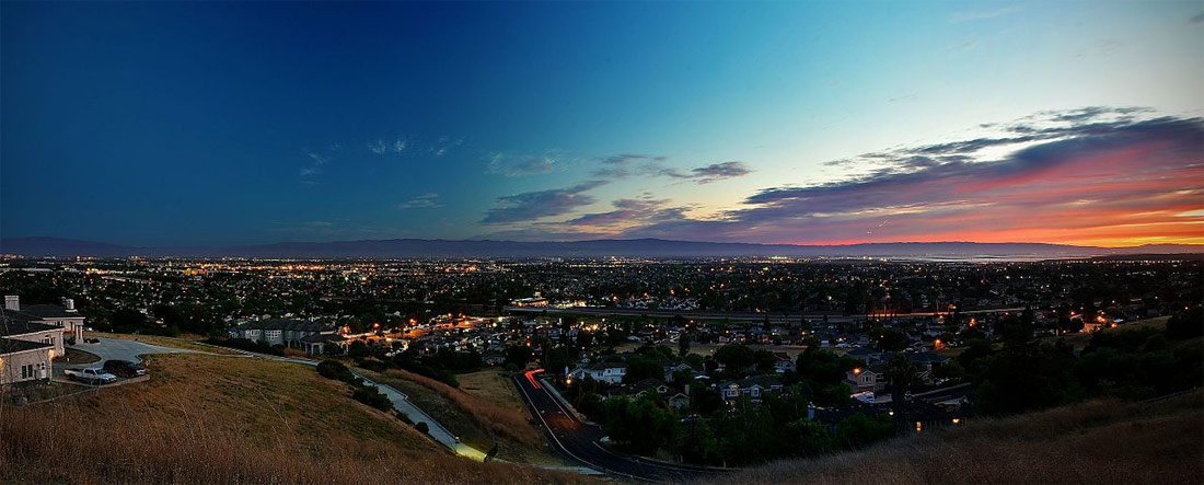 Puesta de sol sobre Silicon Valley. California, 2016