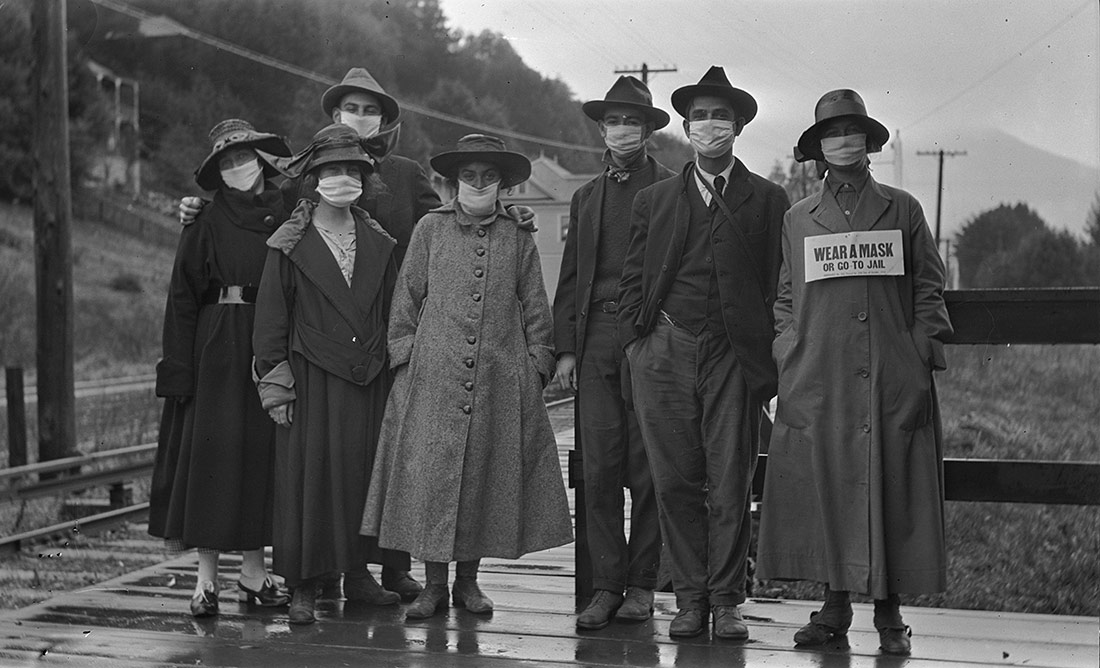 Un grup de persones amb màscares, 1918
